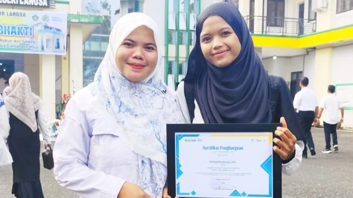 mahasiswi Hukum Pidana Islam (HPI) Fakultas Syariah IAIN Langsa mendapatkan penghargaan atas pencapaian prestasi pada kategori jurnal sinta 3