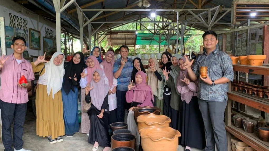 Mahasiswa Bersama Dosen Lakukan Pengabdian Main Adil Bukan Curang Demi