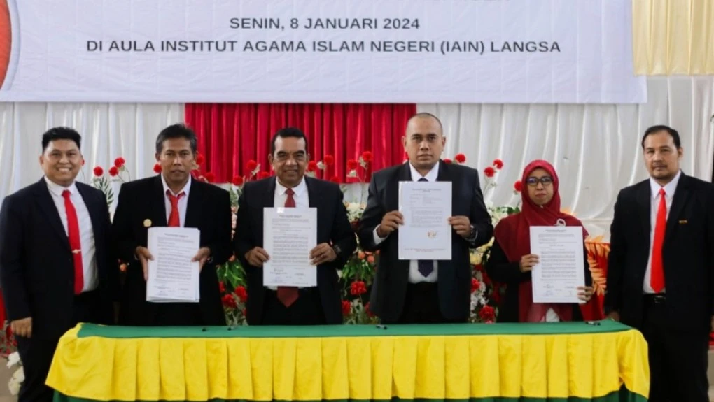 Seminar International Bertopik Comparison of Alternative Dispute Resolution Systems in Australia, Singapore and in Indonesia