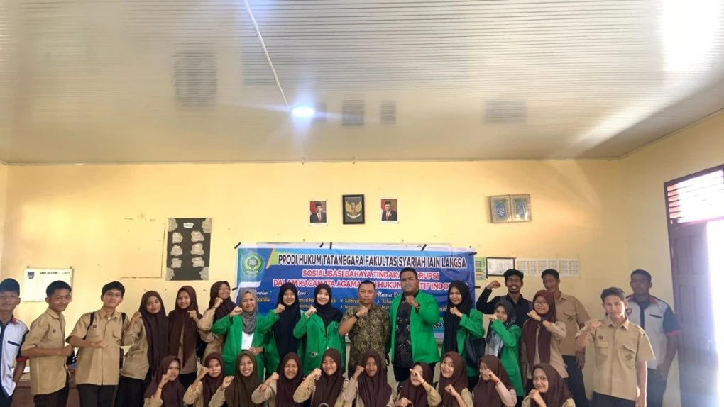 Dosen Bersama Mahasiswa HTN Dan HES Melakukan Sosialisasi Anti Korupsi DI SMKN 5 Langsa