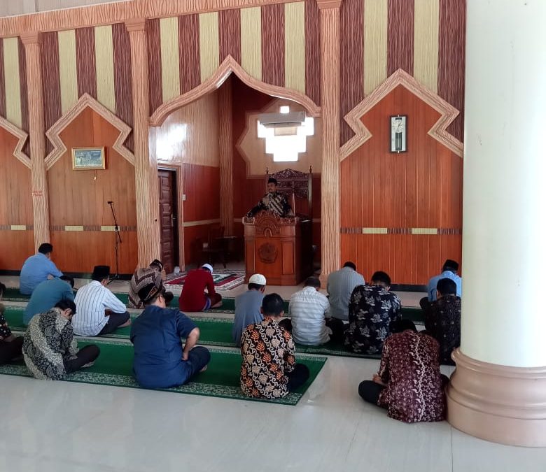 Dekan Fakultas Syariah IAIN Langsa Dr. Zulfikar, MA memberikan Kuliah Zuhur Hari Ke-9 Ramadhan 1442 H
