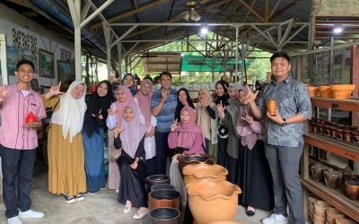 Praktikum MK Enterprenuership Mahasiswa HKI Fakultas Syariah IAIN Langsa Di Sanggar Seni Gerabah Kota Langsa